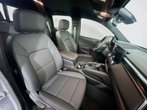 Used 2024 GMC Canyon Elevation w/ Elevation Premium Package image 29