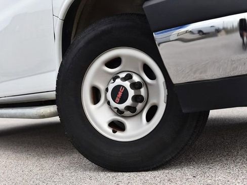 Used 2024 GMC Savana 2500 w/ Driver Convenience Package image 3