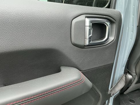 Used 2025 Jeep Gladiator Rubicon AWD/4WD image 29