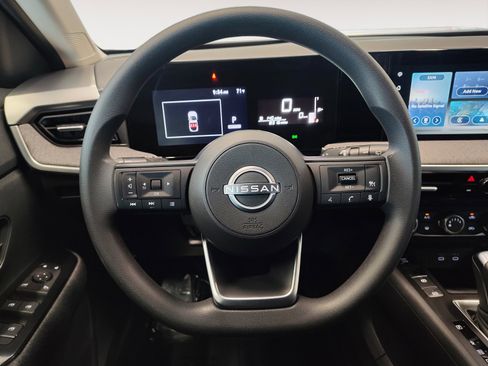 Certified 2025 Nissan Kicks SV image 18