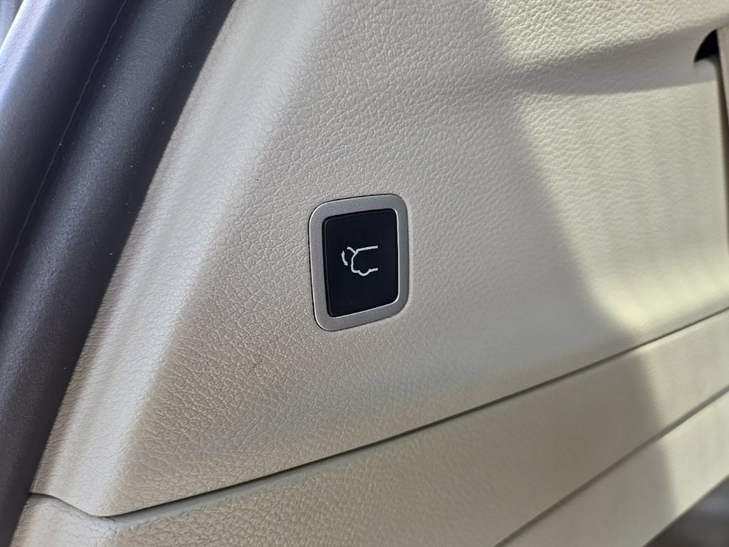 Used 2020 Chrysler Pacifica Touring-L Plus FWD image 32