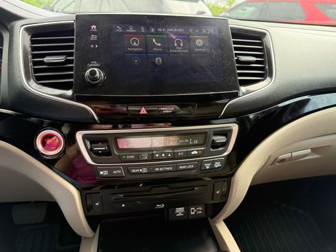 Used 2020 Honda Pilot Touring image 39