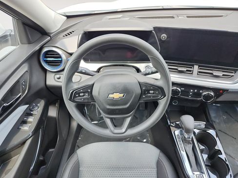 Used 2026 Chevrolet Trax LT FWD image 13