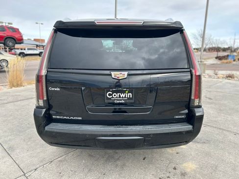Used 2019 Cadillac Escalade Luxury w/ Escalade Sport Edition image 7