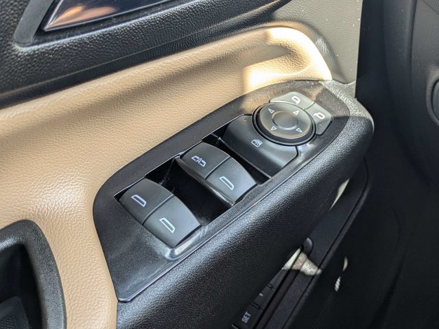 Used 2022 Chevrolet Equinox Premier FWD image 24