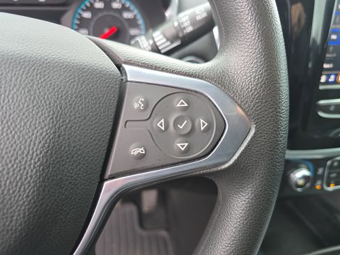 Used 2021 Chevrolet Traverse LS image 32