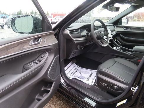 New 2026 Jeep Grand Cherokee L Limited AWD/4WD image 18