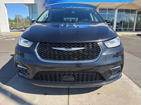 Used 2023 Chrysler Pacifica Touring-L FWD image 10