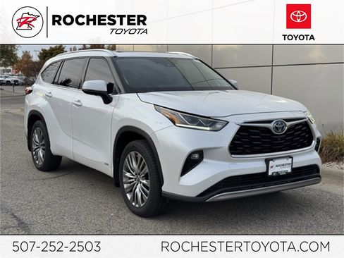 Used 2022 Toyota Highlander Platinum image 1
