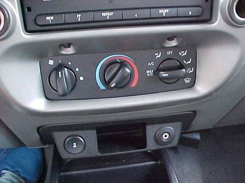 Used 2011 Ford Ranger XLT AWD/4WD image 23