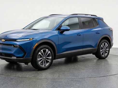 Used 2025 Chevrolet Equinox LT image 3