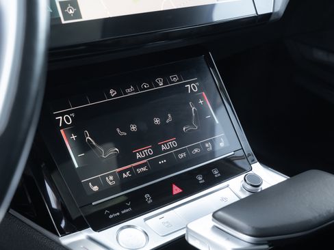 Used 2019 Audi e-tron Prestige w/ Prestige Package image 14