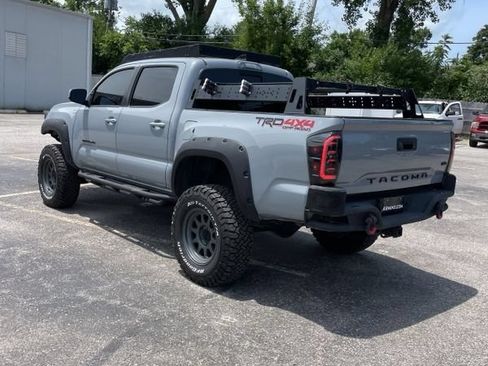 Used 2018 Toyota Tacoma TRD Off-Road AWD/4WD image 2