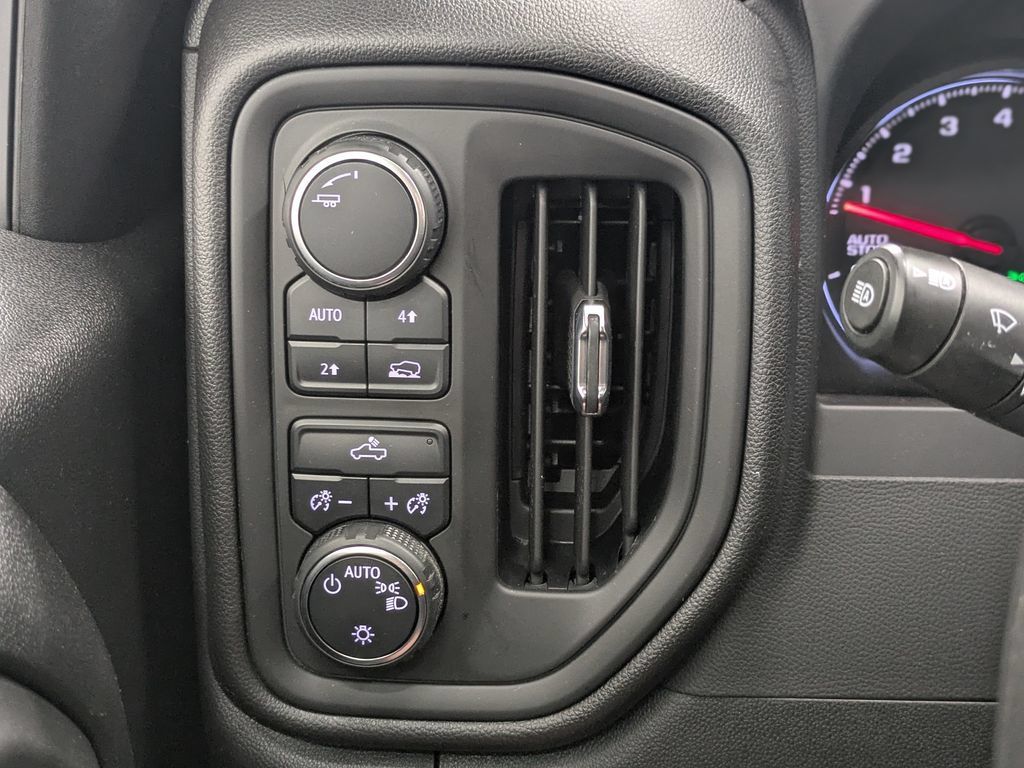 Used 2023 Chevrolet Silverado 1500 Custom AWD/4WD image 11