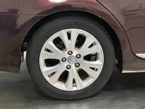 Used 2012 Toyota Avalon Limited image 25