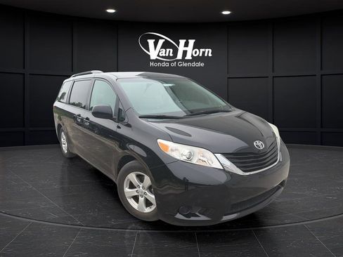 Used 2015 Toyota Sienna LE FWD image 1