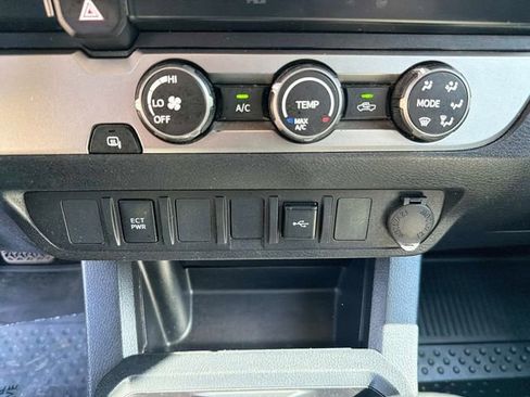 Used 2020 Toyota Tacoma SR w/ SR Convenience Package RWD image 23