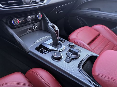 Certified 2024 Alfa Romeo Stelvio Veloce image 18