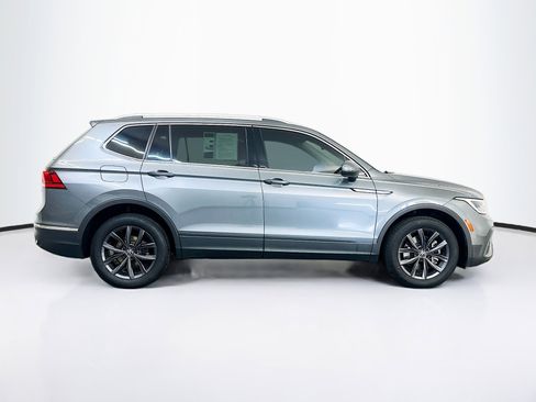 Used 2022 Volkswagen Tiguan SE w/ Panoramic Sunroof Package AWD/4WD image 10