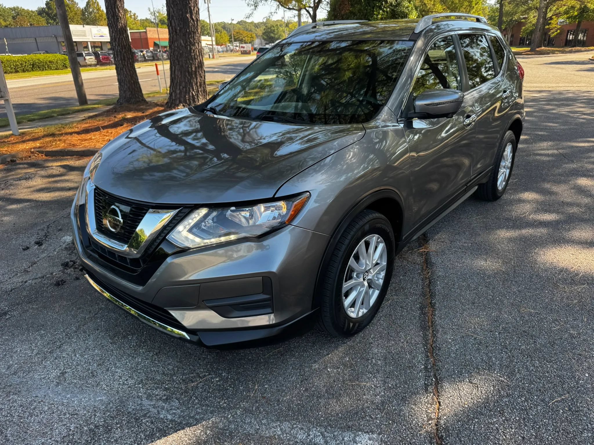 Used 2017 Nissan Rogue SV w/ SV Premium Package FWD image 3