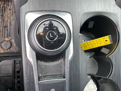 Used 2022 Ford Escape SE image 12