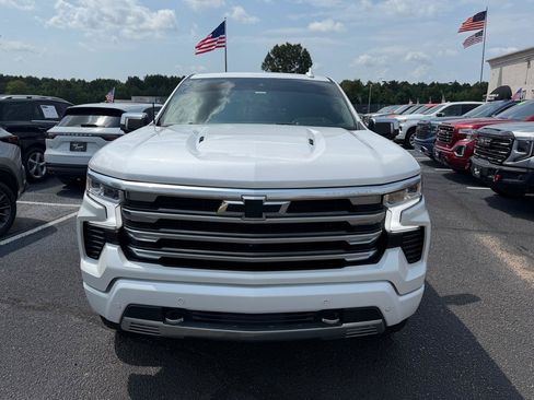 Used 2023 Chevrolet Silverado 1500 High Country w/ High Country Premium Package AWD/4WD image 3