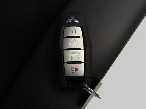 New 2025 Mitsubishi Outlander SE image 34