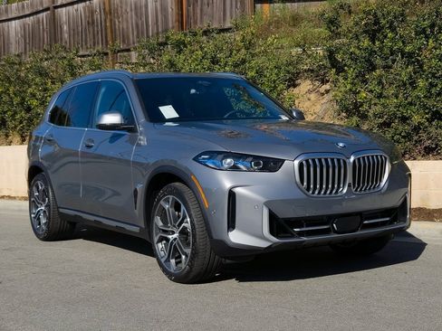 New 2026 BMW X5 xDrive40i w/ Climate Comfort Package image 2