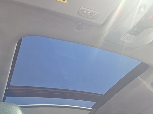 Used 2015 Volvo XC60 T5 Premier w/ Proximity Package image 23