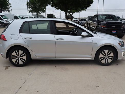 Used 2015 Volkswagen e-Golf SEL Premium FWD image 2