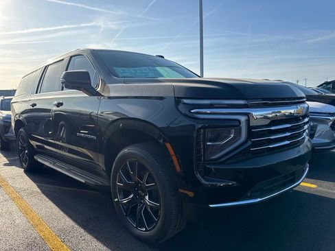 New 2026 Chevrolet Suburban LT w/ Comfort Package AWD/4WD image 3