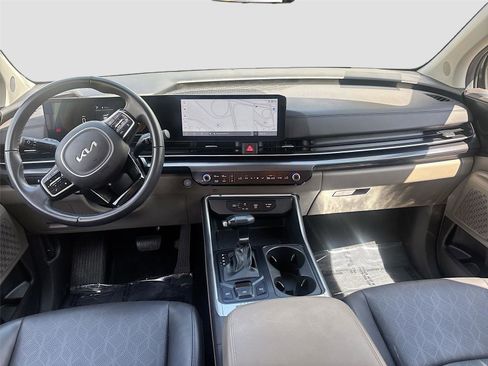 Used 2025 Kia Carnival FWD image 23