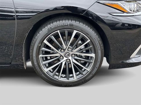 Certified 2023 Lexus ES 350 w/ Premium Package image 10