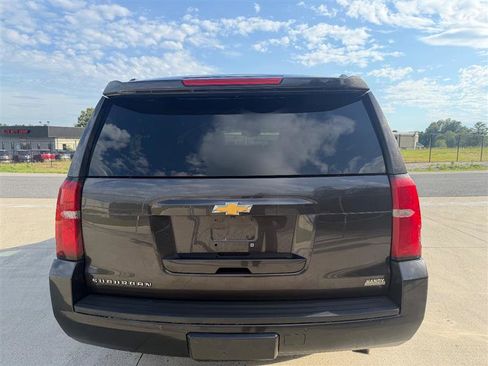Used 2017 Chevrolet Suburban LT w/ LT Signature Package AWD/4WD image 4