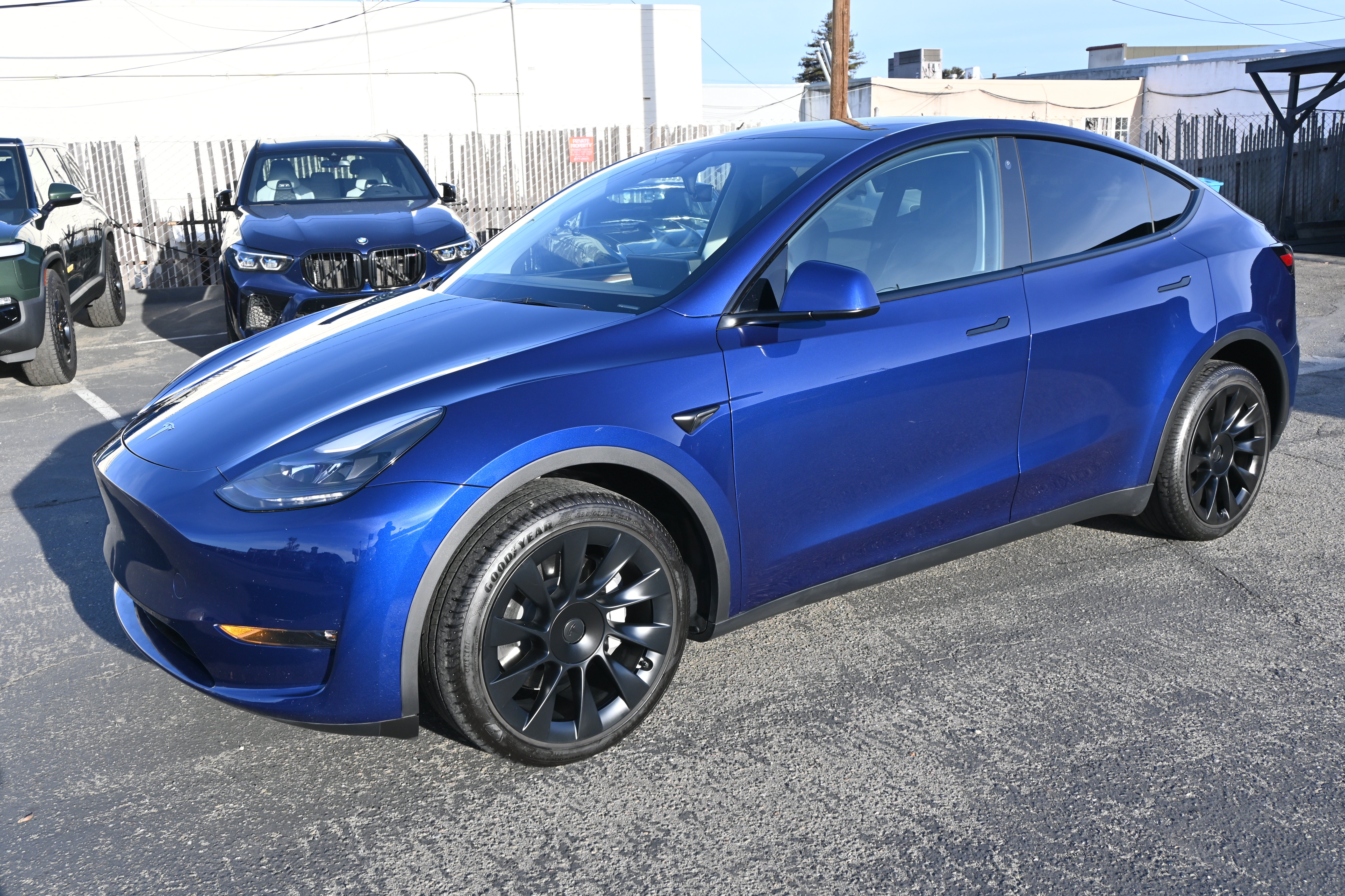Used 2023 Tesla Model Y Long Range AWD/4WD image 2