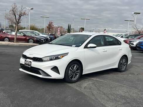 Used 2023 Kia Forte LXS w/ LXS Technology Package image 2