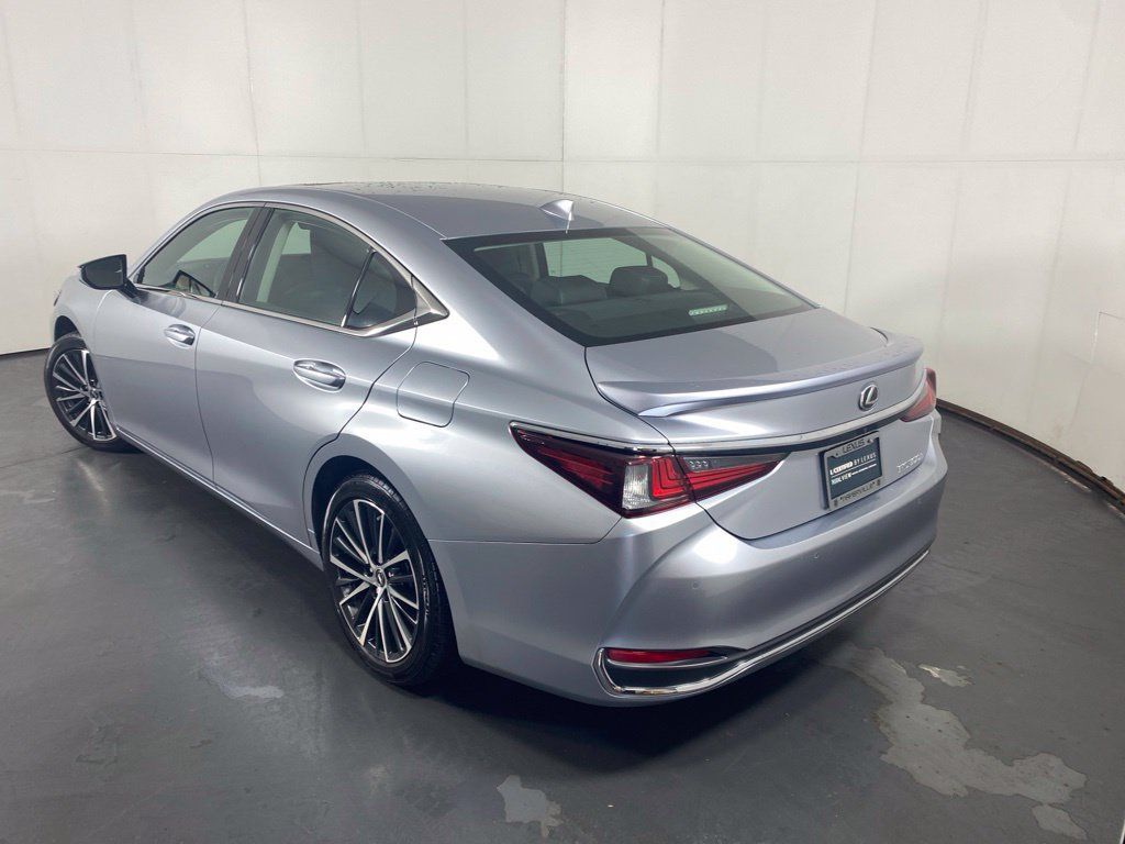 Certified 2024 Lexus ES 300h w/ Premium Package FWD image 8