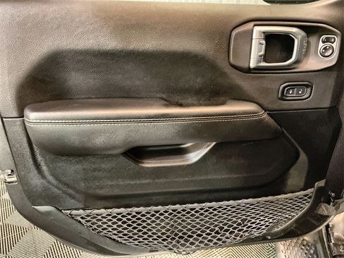 Used 2022 Jeep Wrangler Unlimited Sahara w/ Cold Weather Group image 21