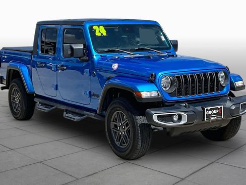 Used 2024 Jeep Gladiator Sport AWD/4WD image 4