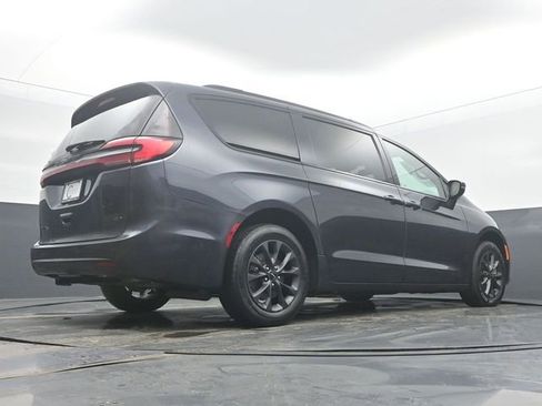 Used 2021 Chrysler Pacifica Touring w/ Cold Weather Group image 51