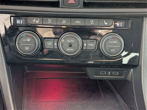 Used 2021 Volkswagen Jetta SEL Premium image 22