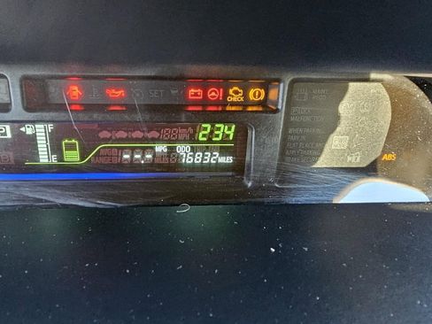 Used 2014 Toyota Prius V Three image 20