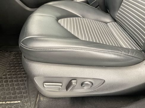 Used 2022 Toyota Highlander XSE AWD/4WD image 12