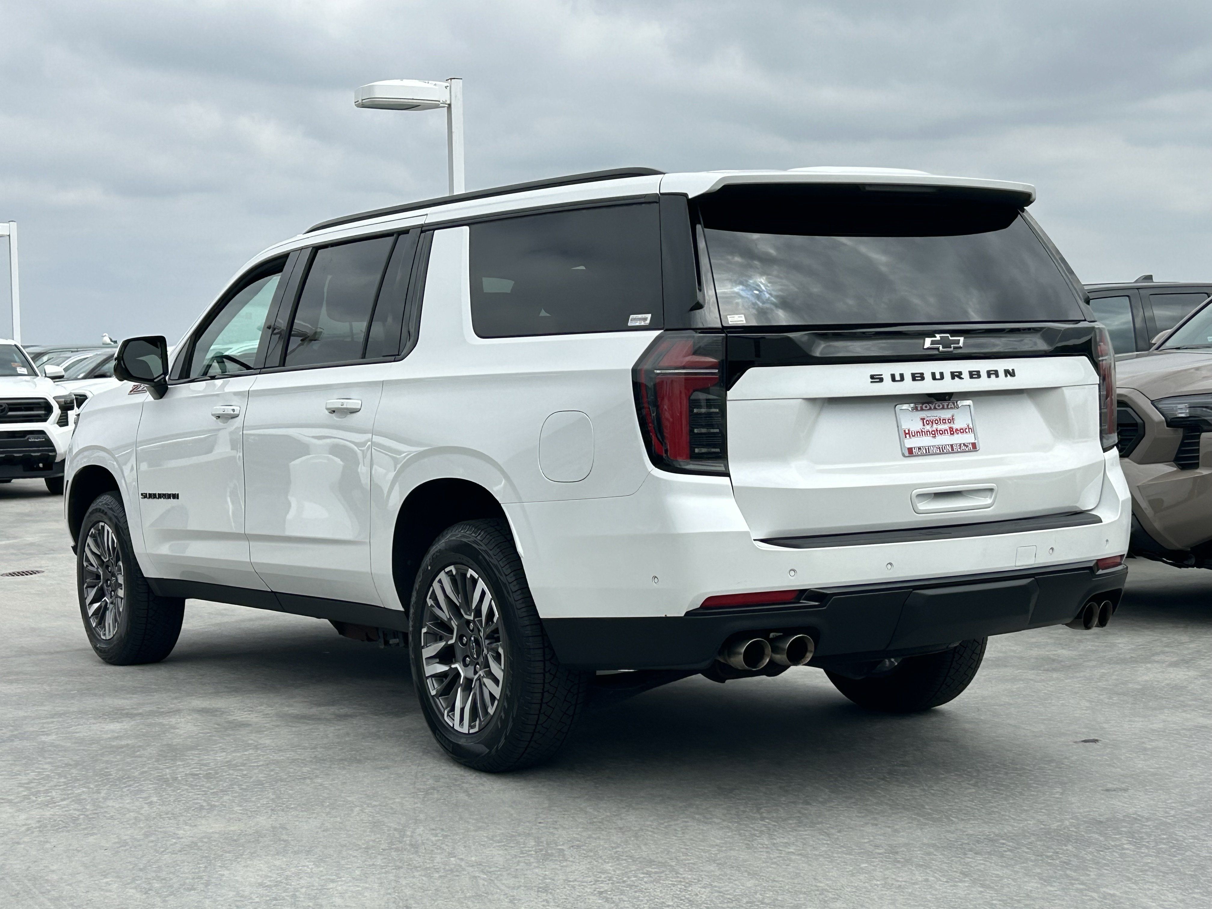 Used 2025 Chevrolet Suburban Z71 AWD/4WD image 5