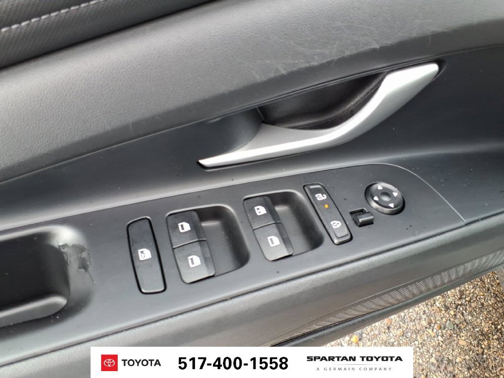 Used 2025 Hyundai Elantra SEL FWD image 15
