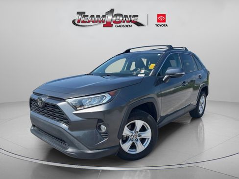 Used 2021 Toyota RAV4 XLE w/ Convenience Package FWD image 4