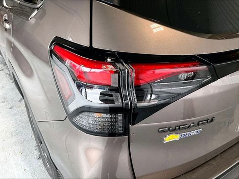 Used 2025 Subaru Forester Premium image 31