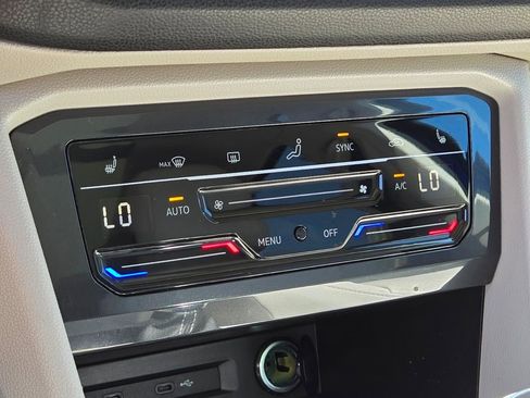 Certified 2023 Volkswagen Tiguan SE w/ Panoramic Sunroof Package FWD image 20