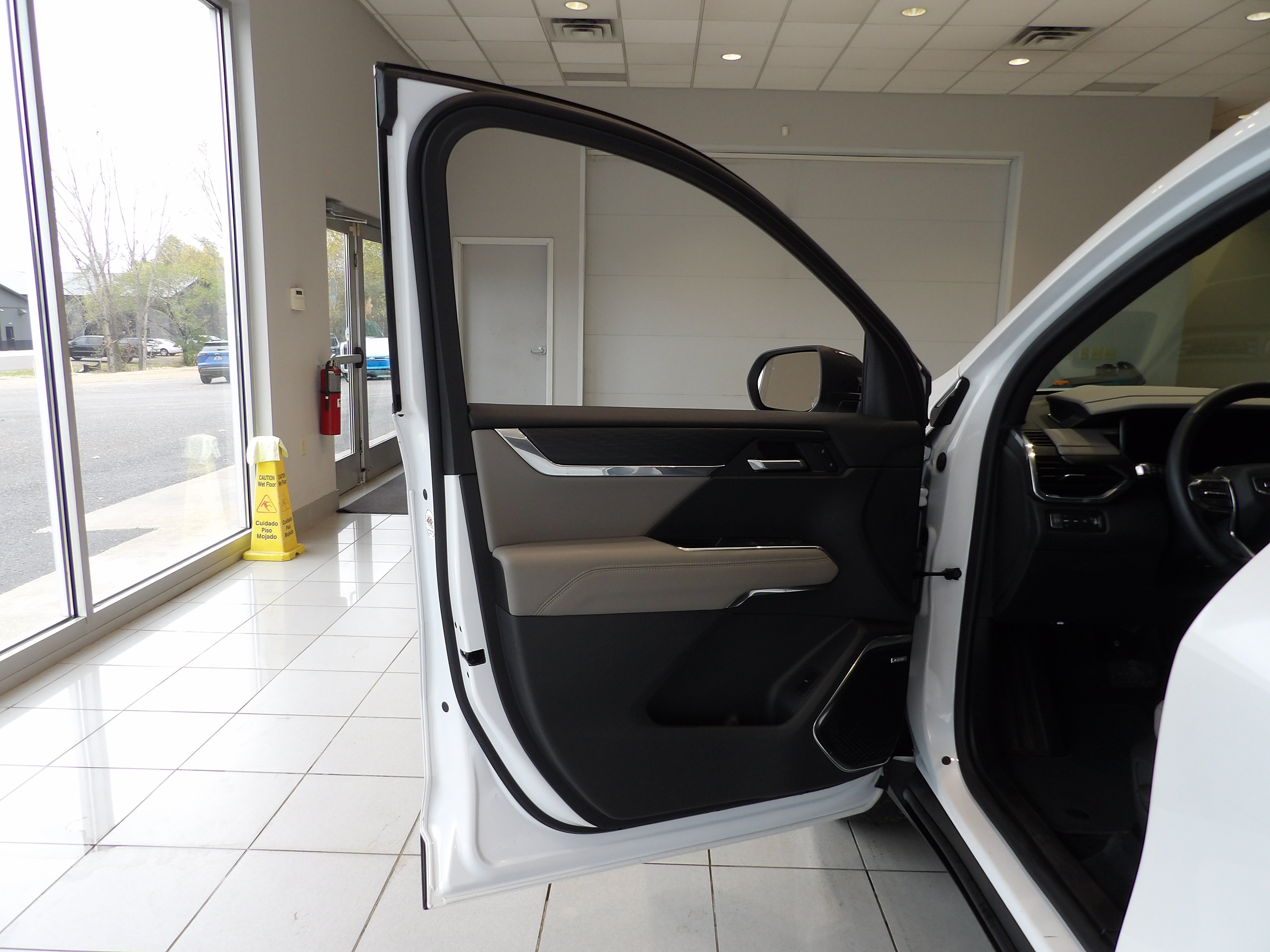 Used 2024 GMC Acadia Elevation w/ Luxury Package AWD/4WD image 9