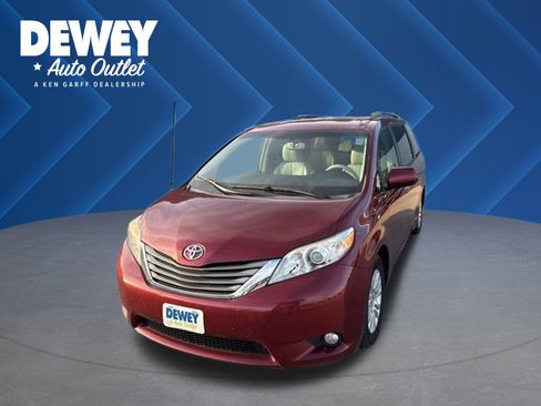 Used 2013 Toyota Sienna XLE image 1